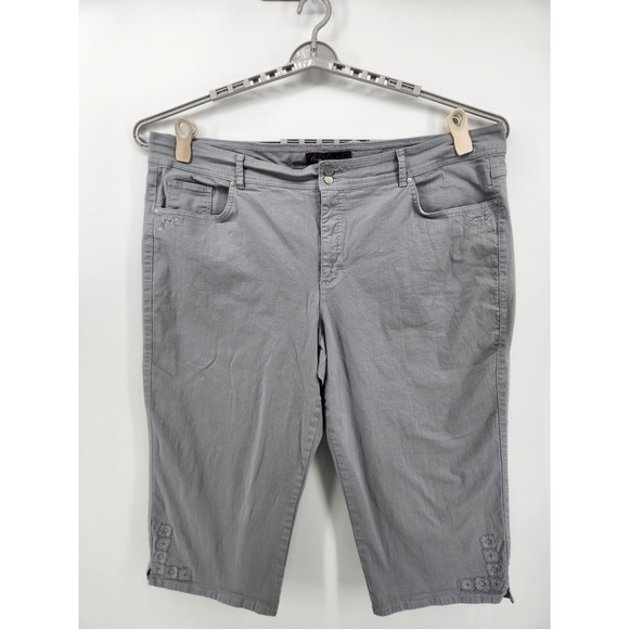 Gloria Vanderbilt Women's Aiden Capri Gray Embroidered Plus Size 24W - Picture 1 of 8